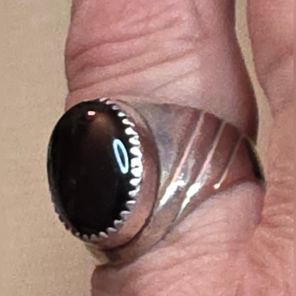 VINTAGE NATIVE AMERICAN HERMAN HOSKIE DESIGNER STERLING AND ONYX RING SIZE 10.5
